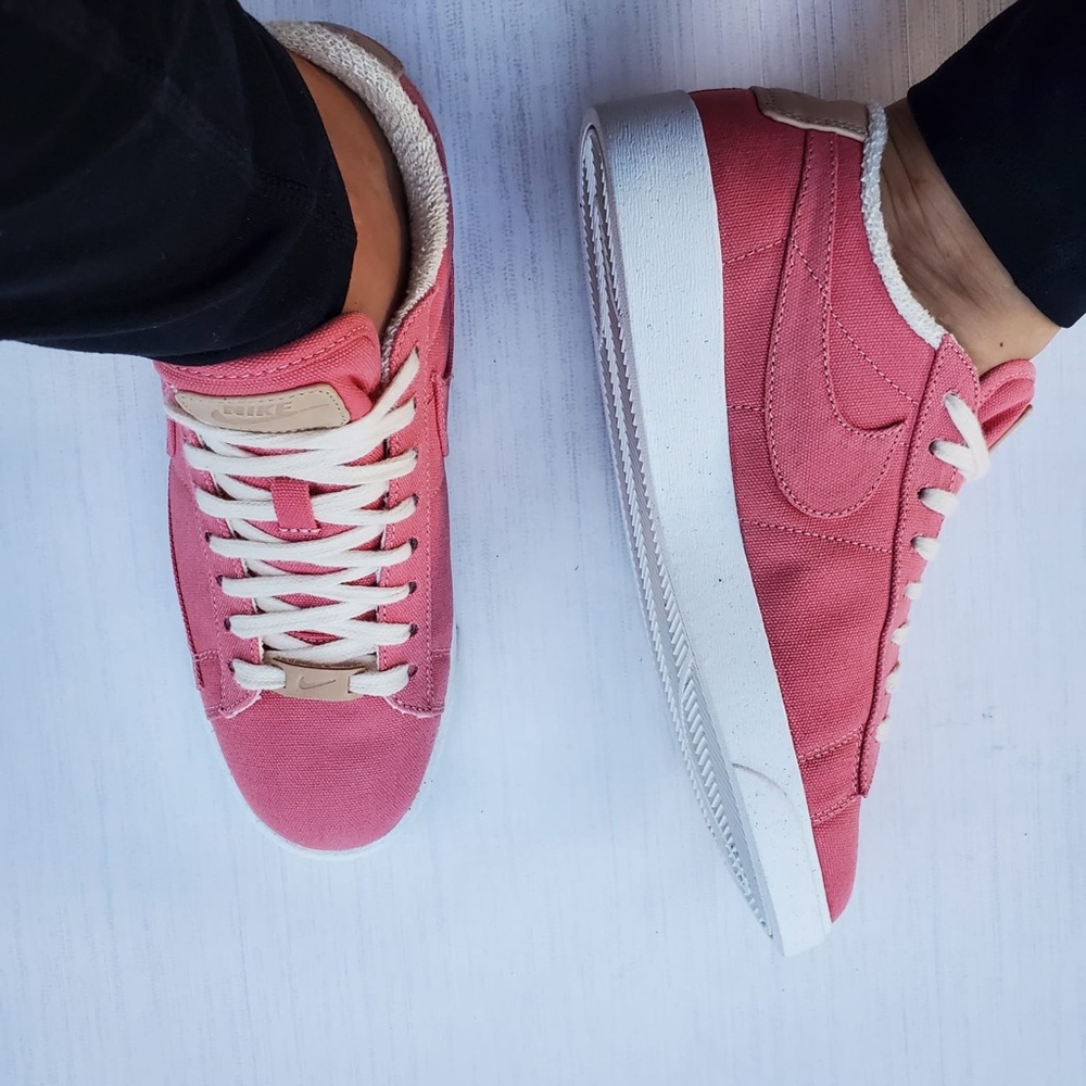 WOMEN'S NIKE BLAZER LOW LX CASUAL SHOES - Picture 7 of 10